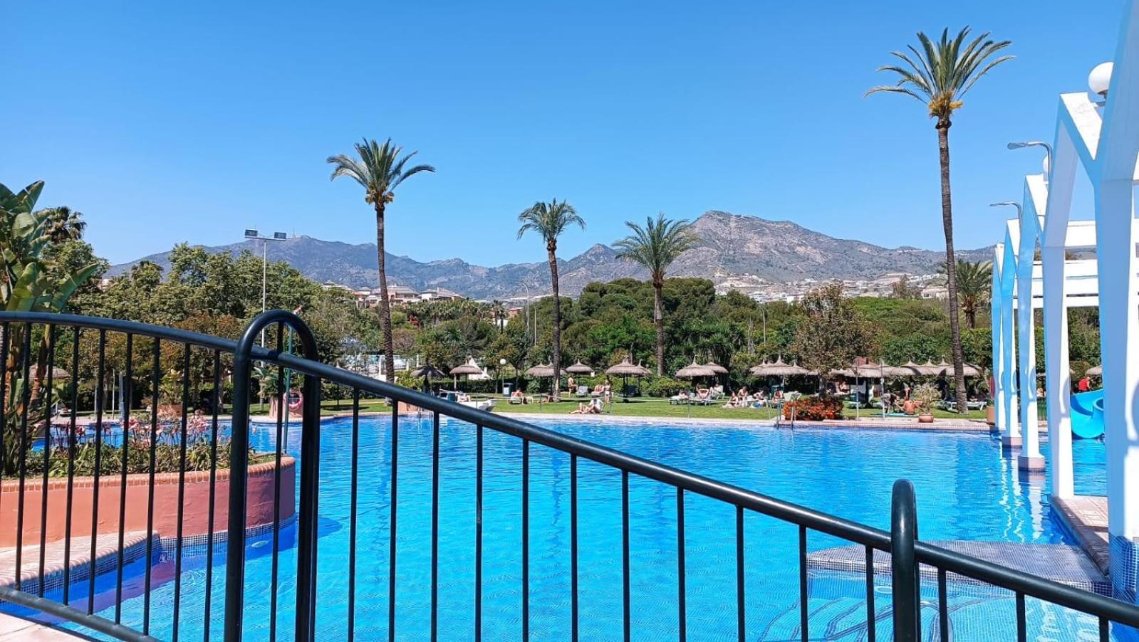 Benal Beach Vista Al Mar, Piscina Templada ベナルマデナ エクステリア 写真